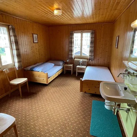 Guest house Surselva - Grosse Zimmer In Gastfreundlichem Haus Lumnezia