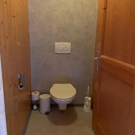 Surselva - Grosse Zimmer In Gastfreundlichem Haus