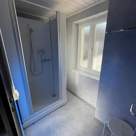 Guest house Surselva - Grosse Zimmer In Gastfreundlichem Haus