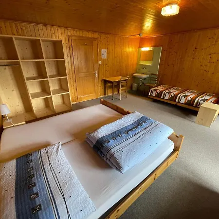 Surselva - Grosse Zimmer In Gastfreundlichem Haus *