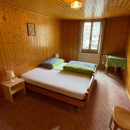 Surselva - Grosse Zimmer In Gastfreundlichem Haus Lumnezia
