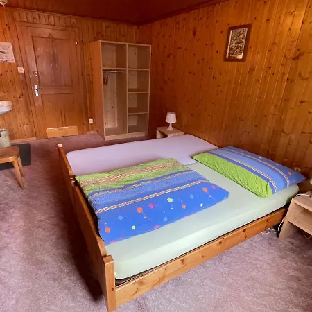 Surselva - Grosse Zimmer In Gastfreundlichem Haus * Lumnezia