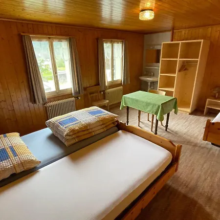 Surselva - Grosse Zimmer In Gastfreundlichem Haus