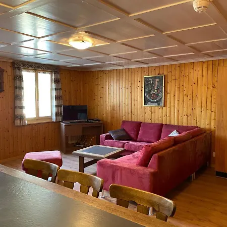 Surselva - Grosse Zimmer In Gastfreundlichem Haus Guest house